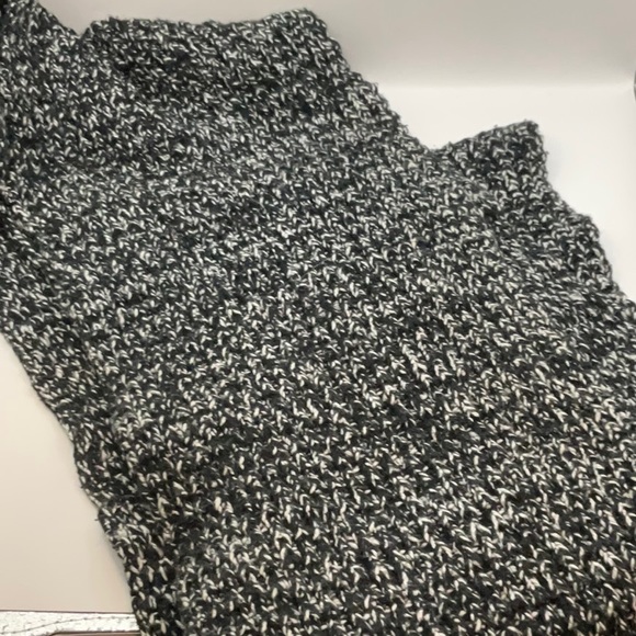 Black & White Knit Scarf 6 Ft! - Picture 2 of 3